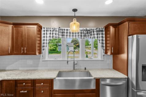 243 9th Street NE Barberton OH 44203