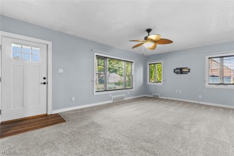 243 9th Street NE Barberton OH 44203