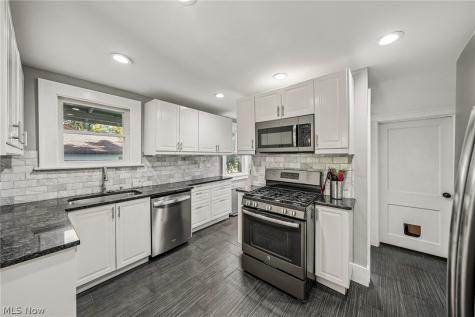 1574 Alton Drive Akron OH 44313