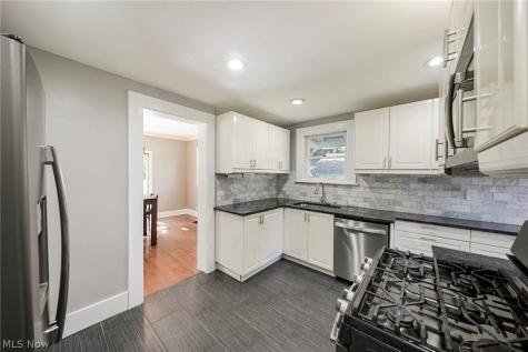 1574 Alton Drive Akron OH 44313