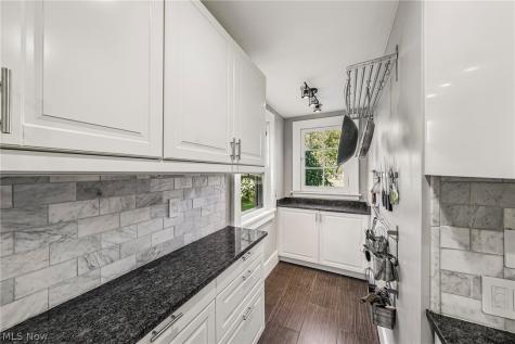 1574 Alton Drive Akron OH 44313