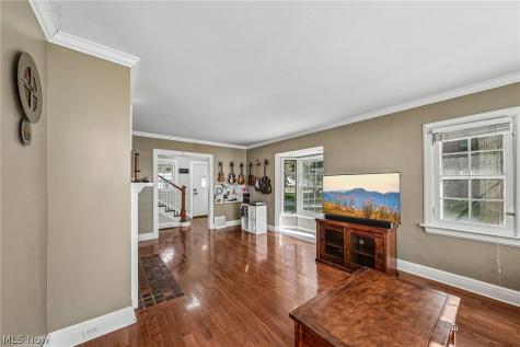 1574 Alton Drive Akron OH 44313