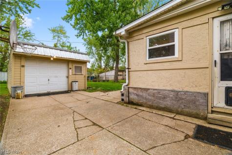 457 9th Street Elyria OH 44035