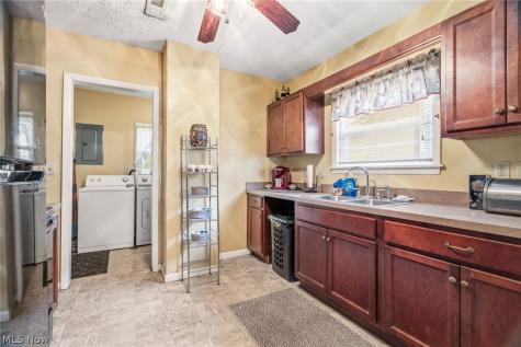 457 9th Street Elyria OH 44035