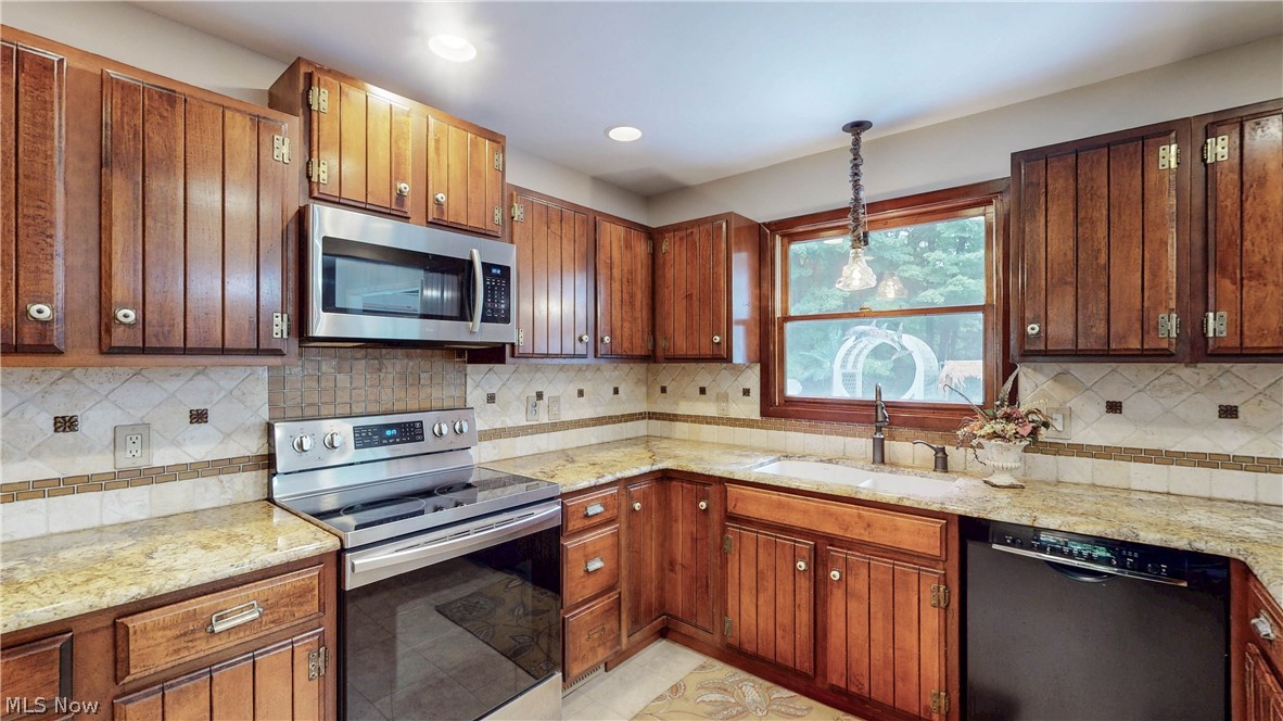 17099 Creighton Drive Chagrin Falls OH 44023