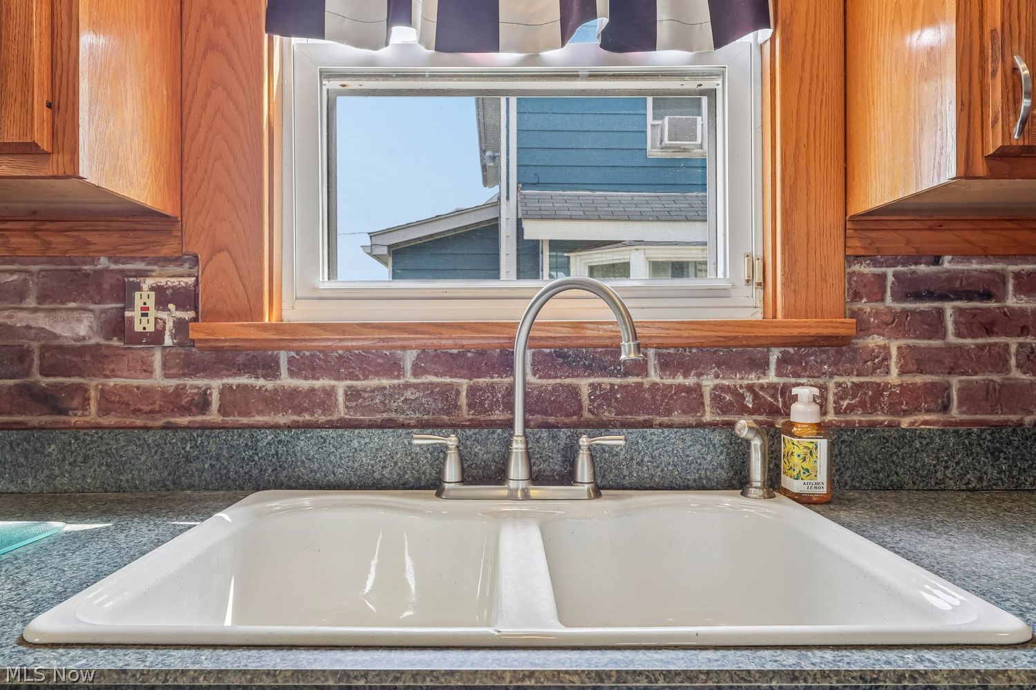 202 W 39th Street Lorain OH 44052
