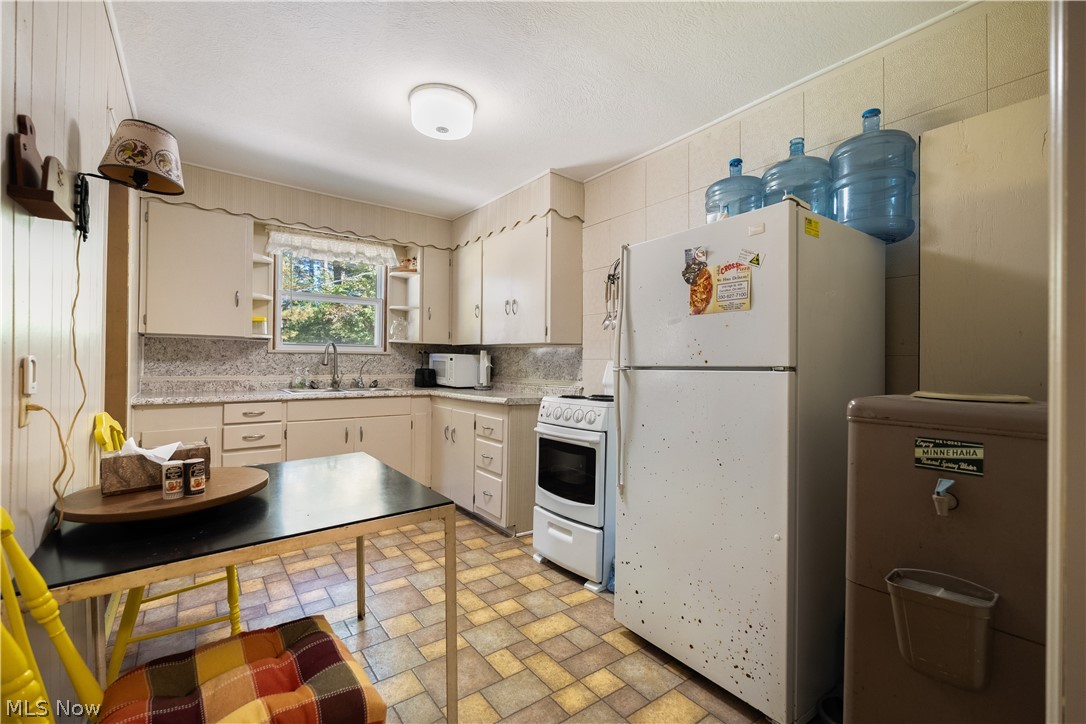 2056 Liberty Drive SW Carrollton OH 44615