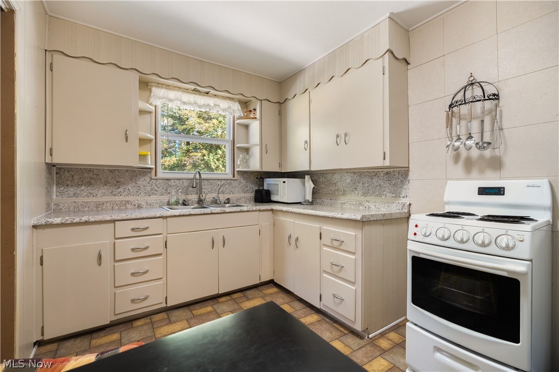 2056 Liberty Drive SW Carrollton OH 44615
