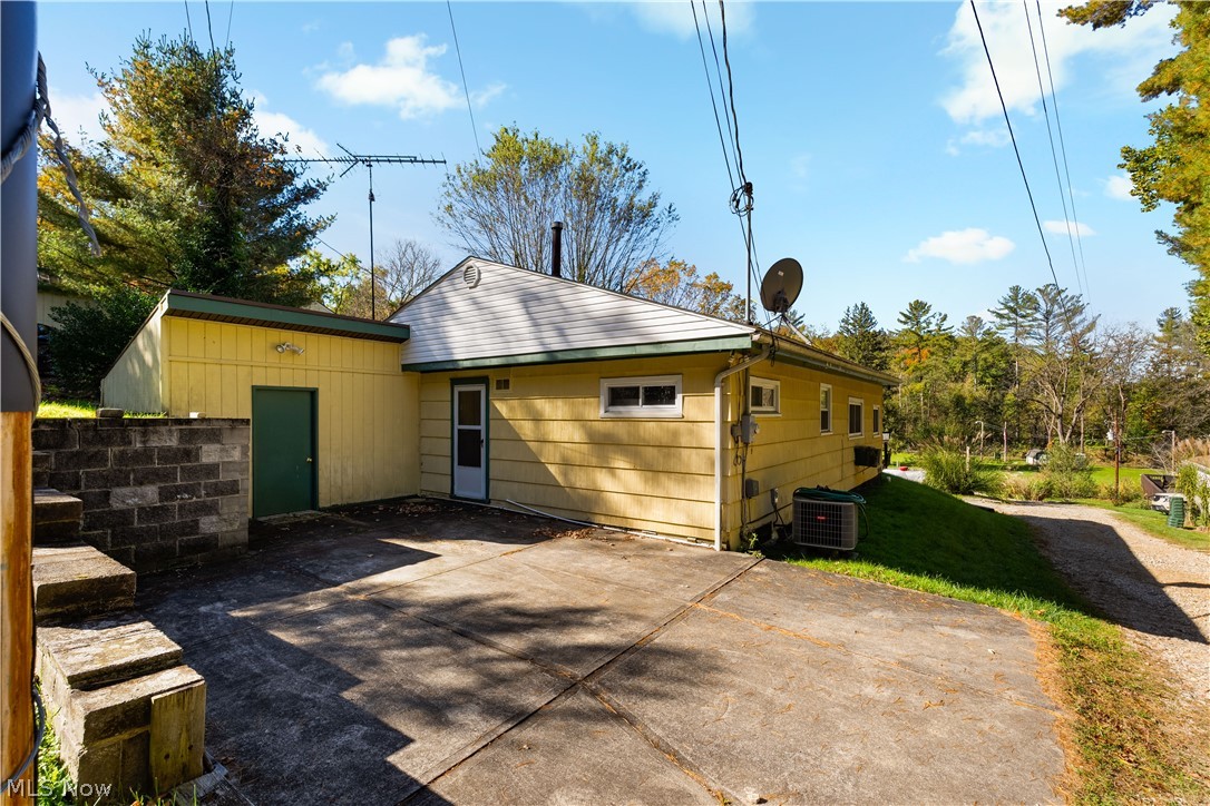 2056 Liberty Drive SW Carrollton OH 44615
