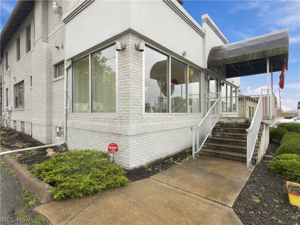 1214 E Market Street Warren OH 44483