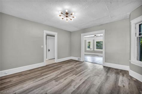 1659 Lee Road Cleveland OH 44118