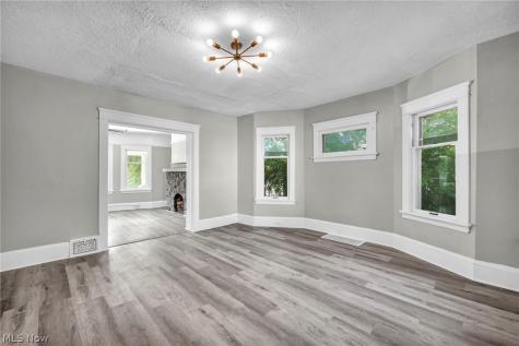 1659 Lee Road Cleveland OH 44118