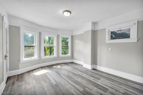 1659 Lee Road Cleveland OH 44118