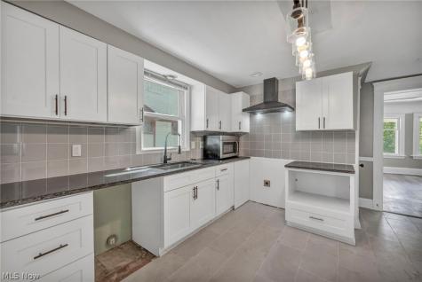 1659 Lee Road Cleveland OH 44118