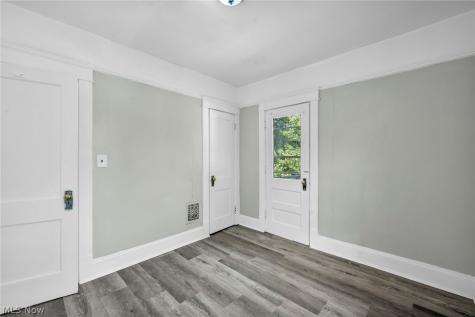 1659 Lee Road Cleveland OH 44118