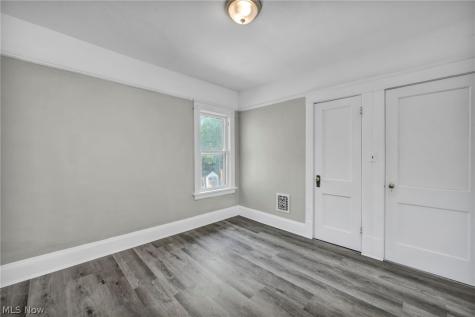 1659 Lee Road Cleveland OH 44118