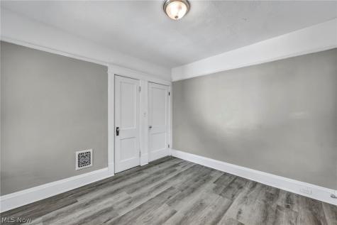 1659 Lee Road Cleveland OH 44118