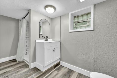 1659 Lee Road Cleveland OH 44118