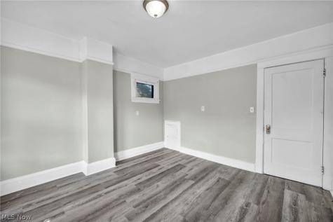 1659 Lee Road Cleveland OH 44118