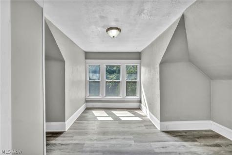 1659 Lee Road Cleveland OH 44118
