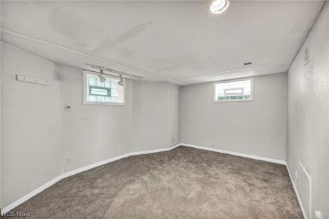 1659 Lee Road Cleveland OH 44118