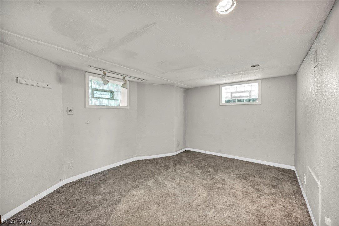 1659 Lee Road Cleveland OH 44118