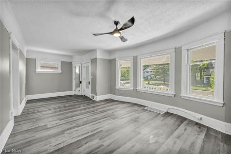 1659 Lee Road Cleveland OH 44118