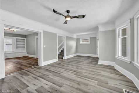 1659 Lee Road Cleveland OH 44118