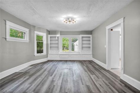 1659 Lee Road Cleveland OH 44118