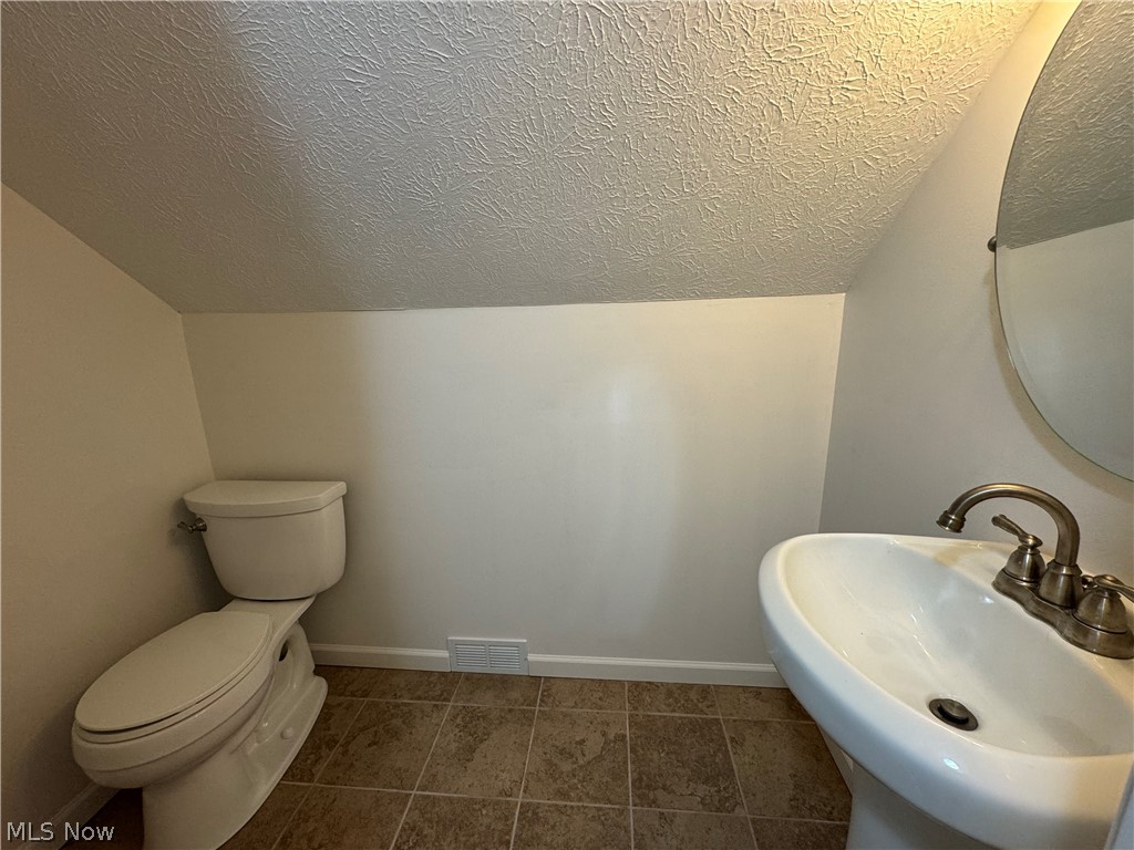 26381 Drakefield Avenue Euclid OH 44132