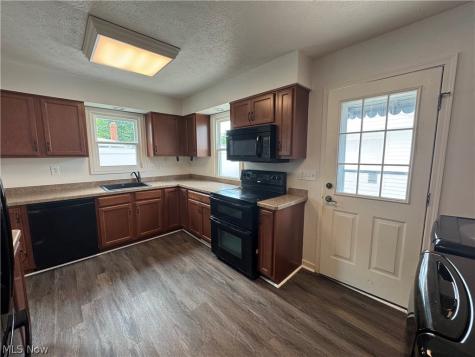 26381 Drakefield Avenue Euclid OH 44132