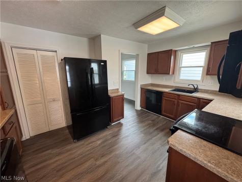 26381 Drakefield Avenue Euclid OH 44132