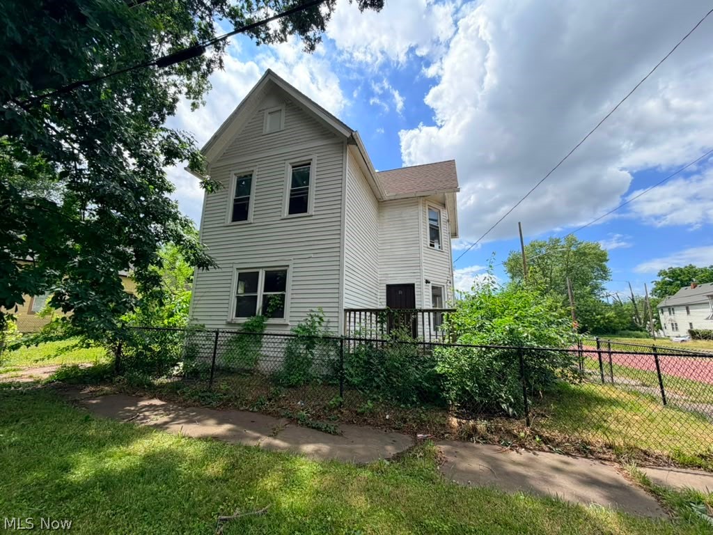 2982 E 67th Street Cleveland OH 44127