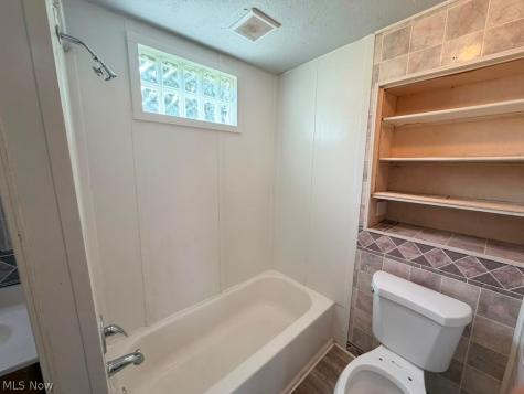 2982 E 67th Street Cleveland OH 44127