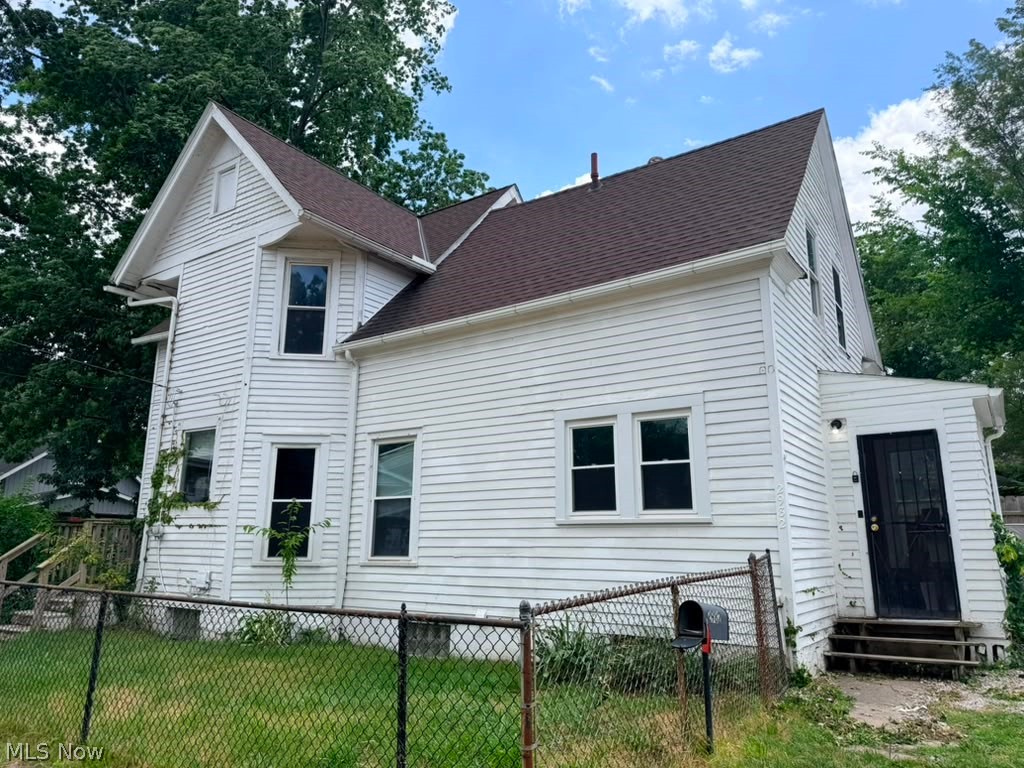 2982 E 67th Street Cleveland OH 44127
