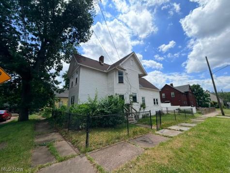 2982 E 67th Street Cleveland OH 44127