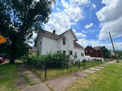 2982 E 67th Street Cleveland OH 44127