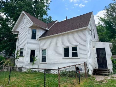 2982 E 67th Street Cleveland OH 44127