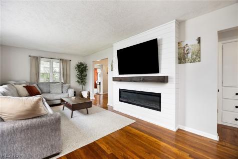 1588 Highview Avenue Akron OH 44301