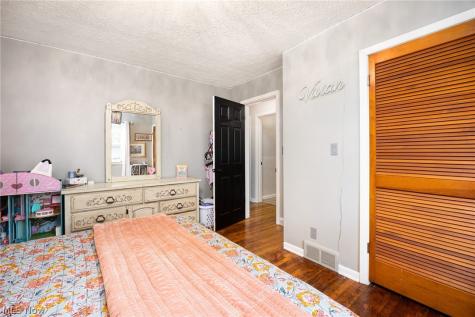 1588 Highview Avenue Akron OH 44301