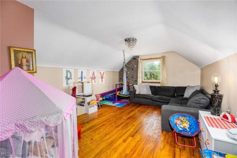 1588 Highview Avenue Akron OH 44301