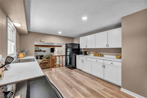 6424 Brighton Drive North Olmsted OH 44070