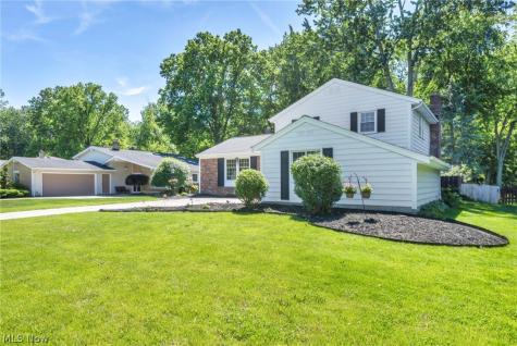 6424 Brighton Drive North Olmsted OH 44070