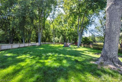 6424 Brighton Drive North Olmsted OH 44070