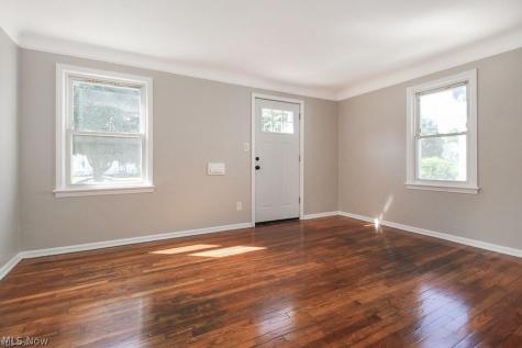16713 Lotus Drive Cleveland OH 44128
