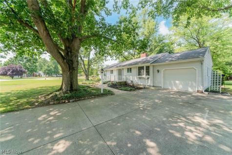 1094 N Pasadena Avenue Elyria OH 44035