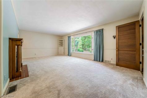 1094 N Pasadena Avenue Elyria OH 44035