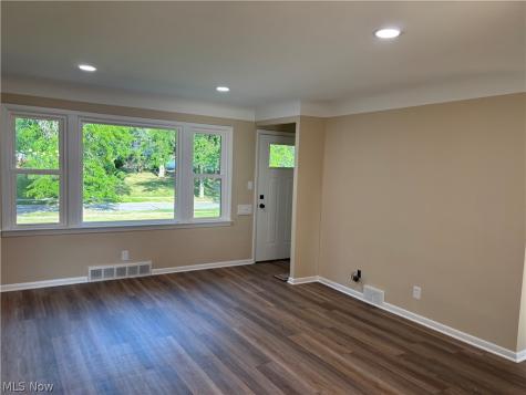 1574 Sunview Road Lyndhurst OH 44124