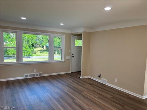 1574 Sunview Road Lyndhurst OH 44124