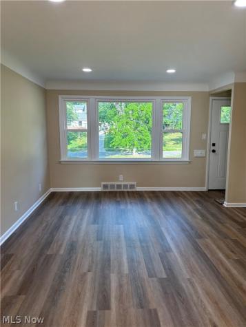 1574 Sunview Road Lyndhurst OH 44124